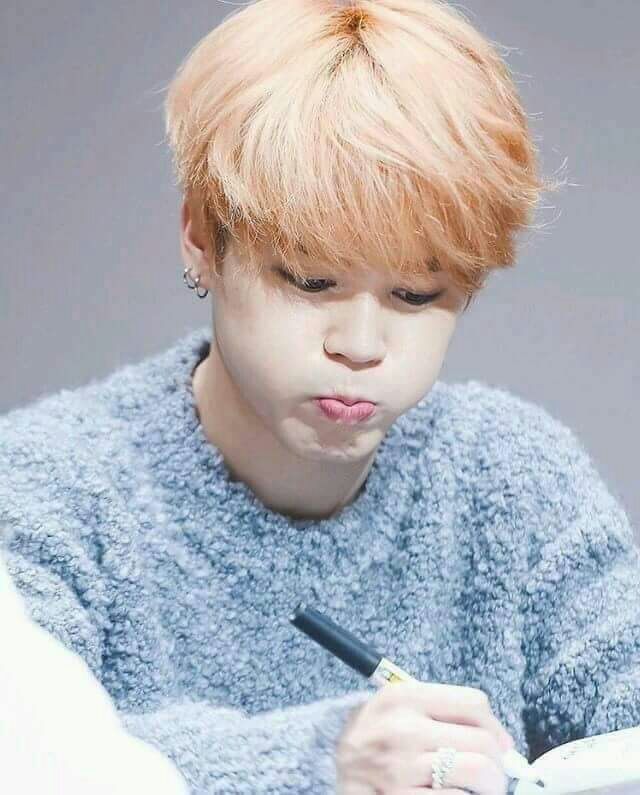 ¡Feliz cumpleaños, #Jimin! 😭💕 

Army te desea un muy bonito cumpleaños🎂 en este día tan especial  💜🎊. Te queremos mucho, nuestro pequeñín 🥺🎉.

#HappyJiminDay #JIMINDAY #JIMINTOBER #jiminbirthday <a href="/BTS_twt/">방탄소년단</a>