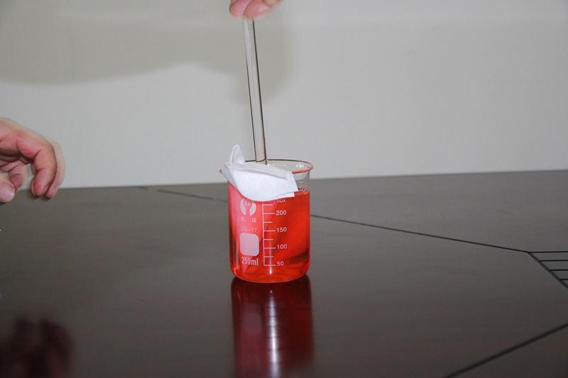 ChenyangLtd's tweet image. How to use color catcher:
Put cloths into the wearing machine
Put in the color-absorbing slices (usually 2-4 slices, use more if you need)
Put in laundry detergent and water
#colorcatcher #clothwashing #nonwoven #spunlace #factory