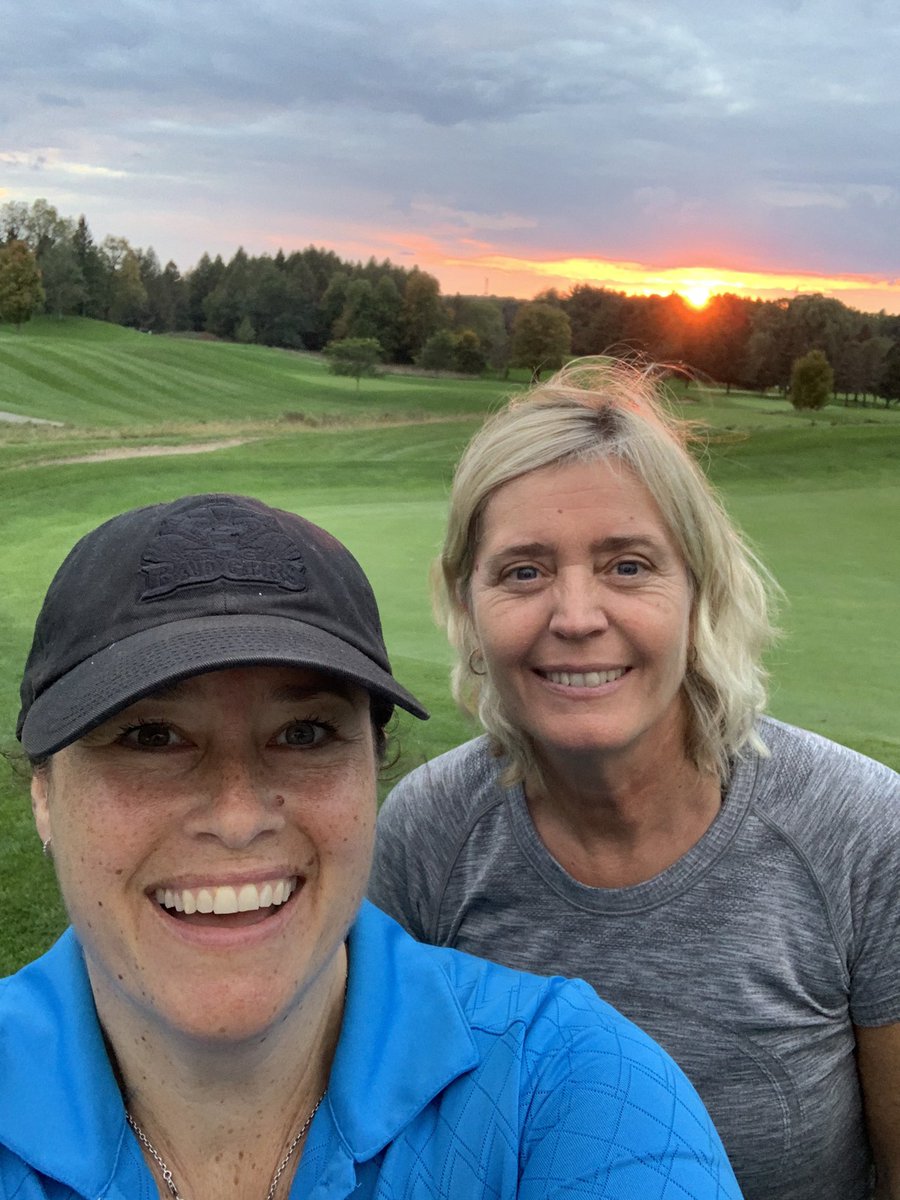 SherriShep's tweet photo. I ๐งก golf in the fall (even when I golf horribly). #flamboroughhills #thatsunset https://t.co/6LdZEnHqwN