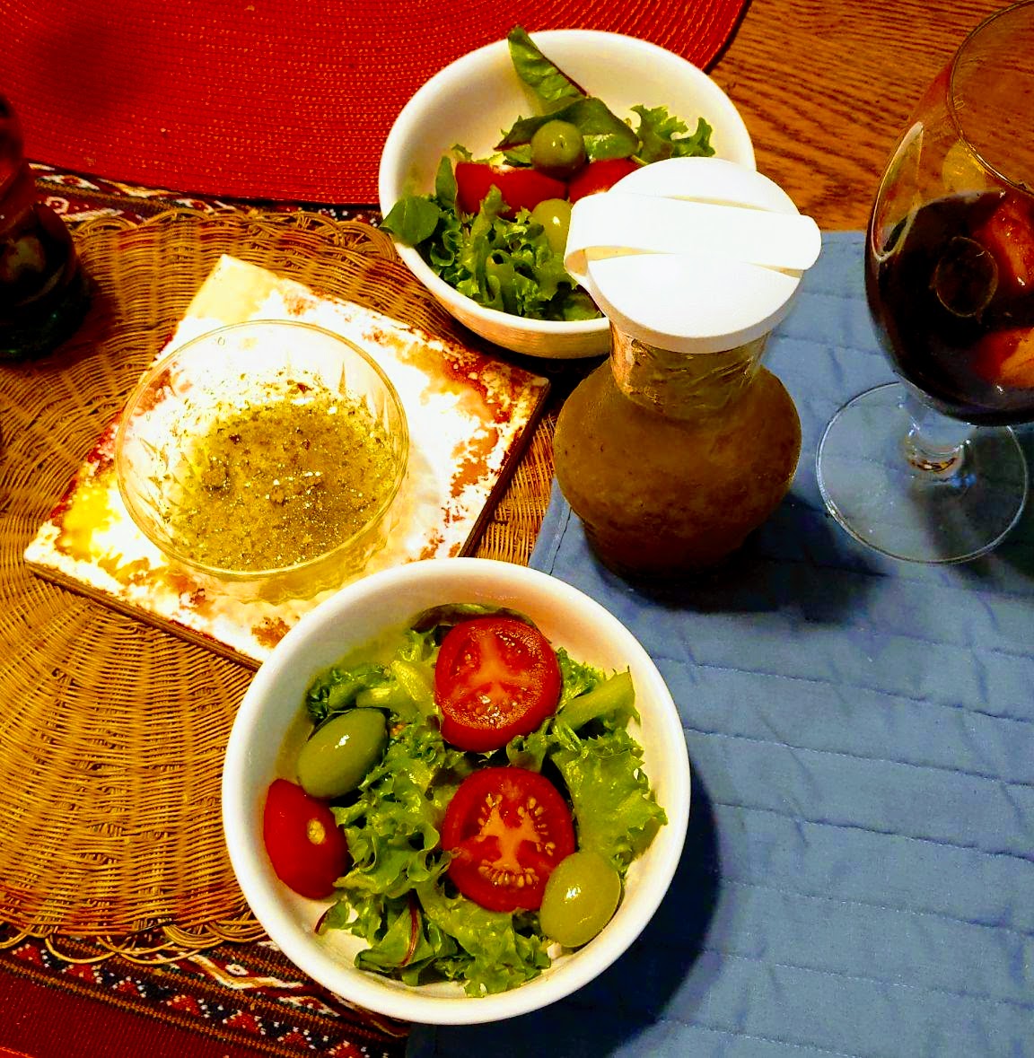art_artlee's tweet photo. #NJ "Tonite'sDinner" #veggiestirfry (#tofu #sweetpeppers #eggplant #garlicpowder #groundginger #soysauce )+toasted #baguette+#gardensalad #gastronomia #fooddesign #relajado #vida #homecook #collageart #representationalart #foodart #foodartist #foodstylist #foodcollagist https://t.co/0OBVHtm8i9