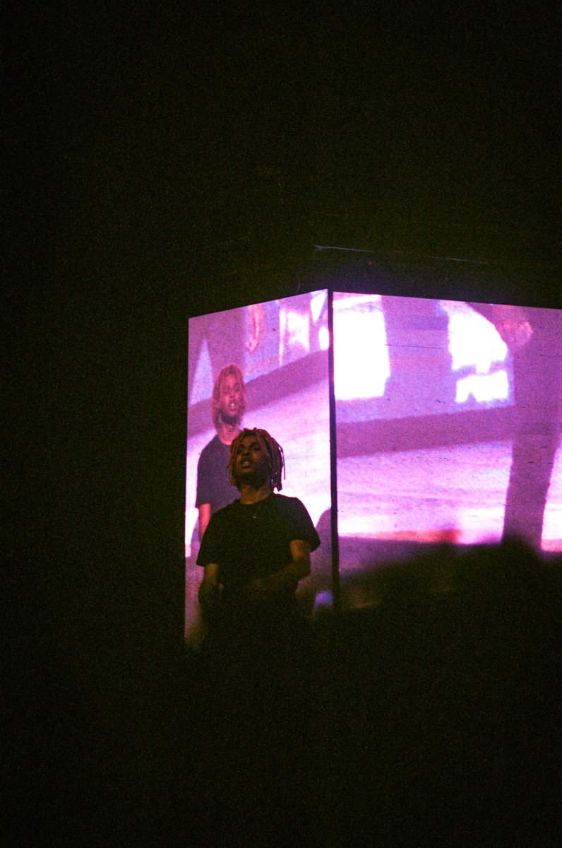 munchiepresents's tweet photo. 🕸💞 @imsofaygo 
shot by me📸 

#sofaygo #pinkheartz #la #Photography #photography #show #photographers #photographer #film  #35mmfilm https://t.co/e3Gesuxb4c