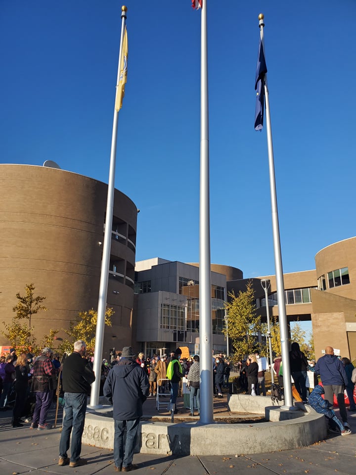 StandUpAK's tweet photo. The crowd was so good this evening! Thank you for showing up for #protestagainsthate. Alaska stands for inclusion. #maskupalaska #anchgov #anchass #covid19 https://t.co/geppx4NrTk