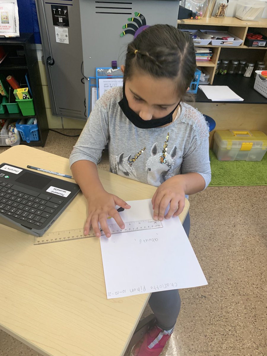 mrscolgansclass's tweet photo. Applying our measurement skills with some gummy worm fun!  #TwitterTuesday #LevelUpRebelUp #sceslearners #mathisfun #fun2learn https://t.co/k92tPPJPJg