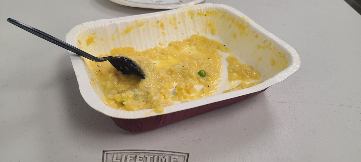 bradthemeizz's tweet photo. @stouffers got some explaining to do I'm from port orchard and this was is the food https://t.co/d7xNqtwloW