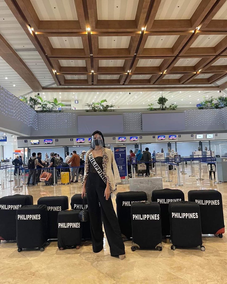 TheSizzumsPH's tweet photo. En route to Egypt! 🇵🇭✈️ 

Our Binibining Pilipinas Intercontinental 2021 Cinderella Faye Obeñita now ready for another chapter of her Cindy-rella story in Egypt. 

Are you ready for her Miss Intercontinental journey? 👑 
#BbPilipinas #MissIntercontinental2021 https://t.co/NaPs503R71