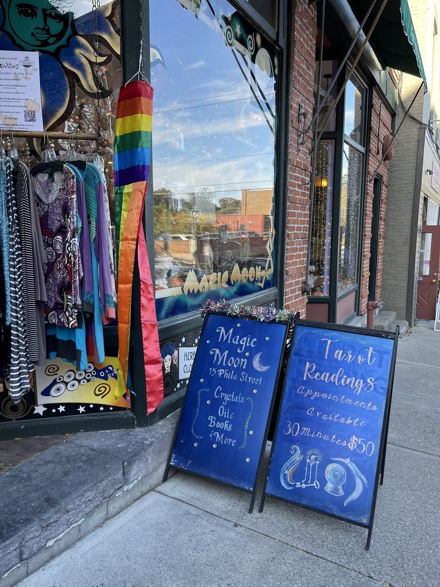 jenstewart77's tweet photo. Happy to report that #MagicMoon @9MapleAve and the #PartingGlass are all still standing in #TogaTown #oldhaunts #minivacay https://t.co/E6cWKpSn07