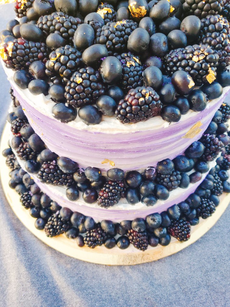 FunshineBakery's tweet photo. Congratulations Amee &amp; Vincent 🥰
.
.
.
.
.
#weddingcakeideas #weddingcakedesign #vegancake #glutenfreecake #veganbakery #glutenfreedessert #eggfree #dairyfreelife #treenutfree #plantbaseddessert #veganfrosting #blueberries #glutenfreeeats #azvegan #glutenfreeaz https://t.co/jT3guNPCfK