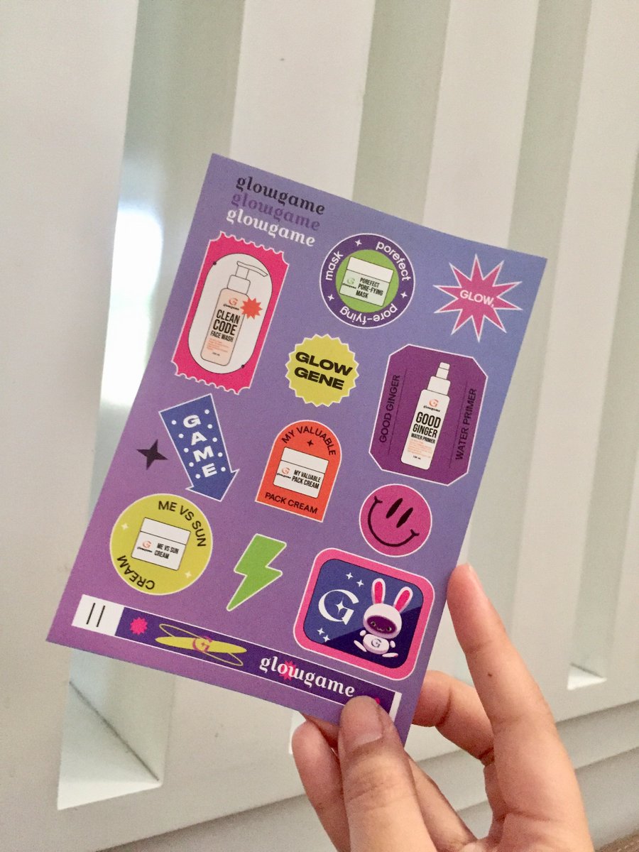 Amallyaaaa's tweet photo. Untuk harganya, lagi ada promo nih jadi cuma 92 ribu udah dapet 100 ml! Kalian bisa beli di website glow game, atau shopee, dan tokopedia. jangan lupa masukin kode GGAA1 untuk dapet ekstra diskon 🥰. Ohya! Kalian akan dapet stiker gemes juga! @glowgameid #levelupyourskincare https://t.co/yS4tMPswMN
