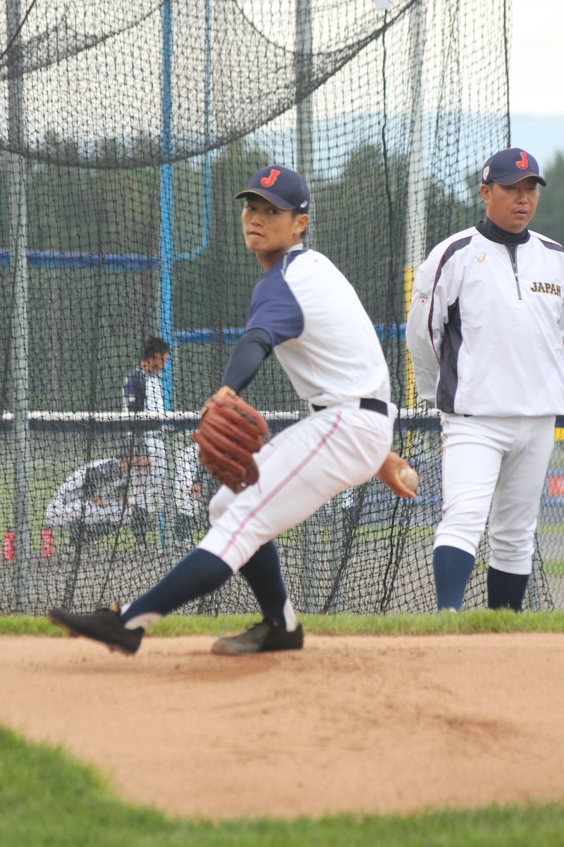 turipfete's tweet photo. ４年前のU18カナダ大会の写真を整理していたら、徳山君、三浦君のブルペンで投げる写真が。確か、この時はブルペンで並んで投げていたんです。２人が、やがて同じプロのチームでプレーするようになるとは。
同じユニホームを着る時が待ち遠しい。 https://t.co/jAawpy6Q3E