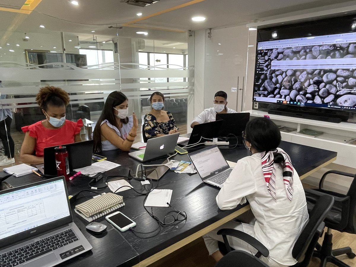 Cali_Participa's tweet photo. Seguimos trabajando en el proceso de transición de Cali, consolidando las vocaciones de lo que será el Distrito que soñamos. 🌇

Con @InnopoliticaRev buscamos  diferentes estrategias para que los caleños se apropien de Cali Distrito Especial. 💙❤️💚

#SomosCaliDistrito https://t.co/94KuG9zDUL