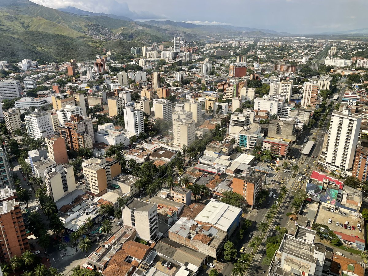 Cali_Participa's tweet photo. Seguimos trabajando en el proceso de transición de Cali, consolidando las vocaciones de lo que será el Distrito que soñamos. 🌇

Con @InnopoliticaRev buscamos  diferentes estrategias para que los caleños se apropien de Cali Distrito Especial. 💙❤️💚

#SomosCaliDistrito https://t.co/94KuG9zDUL