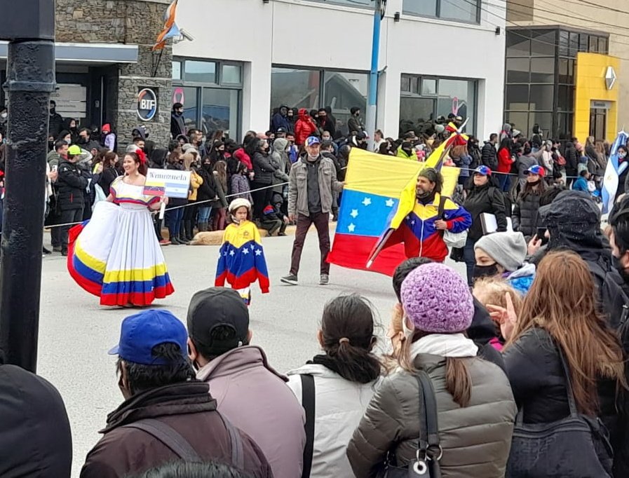 ferger2120's tweet photo. Hoy 12 Octubre 2021, me llevé grata sorpresa en esta Ciudad, me ha dado cobijo y prosperidad en poco tiempo. Es como un encuentro de Razas en el día de Fundación de #Ushuaia en su Aniversario 137°. Gracias Mil organizadores y @gustavomelella @WalterVuotoTDF @UshuaiaMuni. https://t.co/sxTP96R0Ot