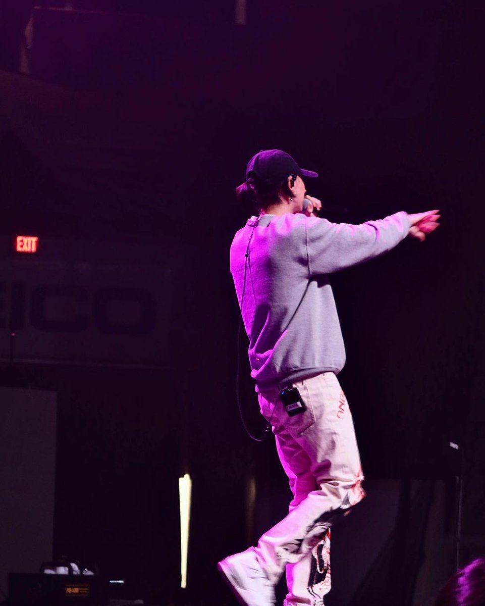 keshiupdates's tweet photo. 📷 | @keshimusic photographed by carolineisrighthere (IG) during his set in Boston #keshiLiveInBoston https://t.co/ckQnTW9Td3