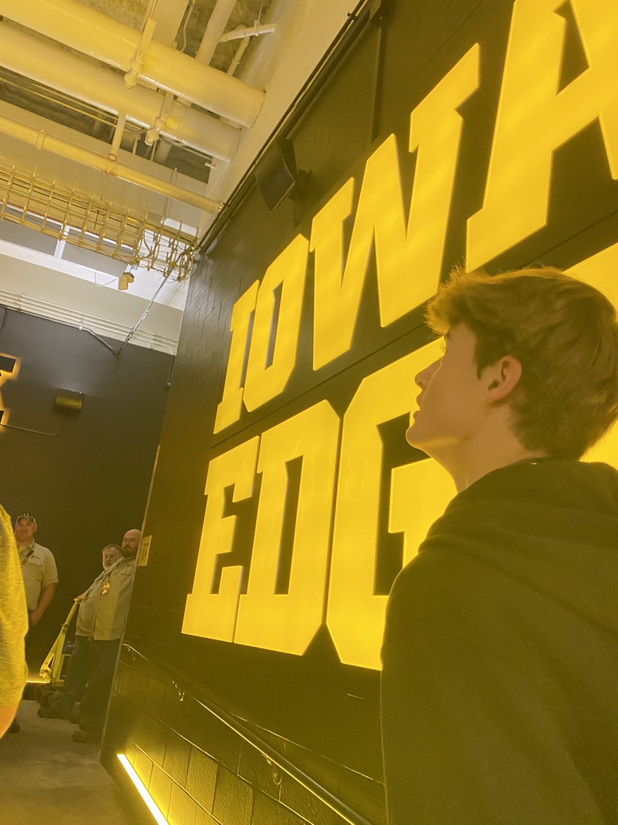 AidanGray05's tweet photo. Had an amazing time this past weekend in Iowa City! Thank you @TylerBarnesIOWA and @CoachSWallace for having me. #GoHawkeyes ⚫️🟡
@HawkeyeFootball @HuskieFB @HuskieStrength @BlairRIVALS https://t.co/Cj3IecWPOx
