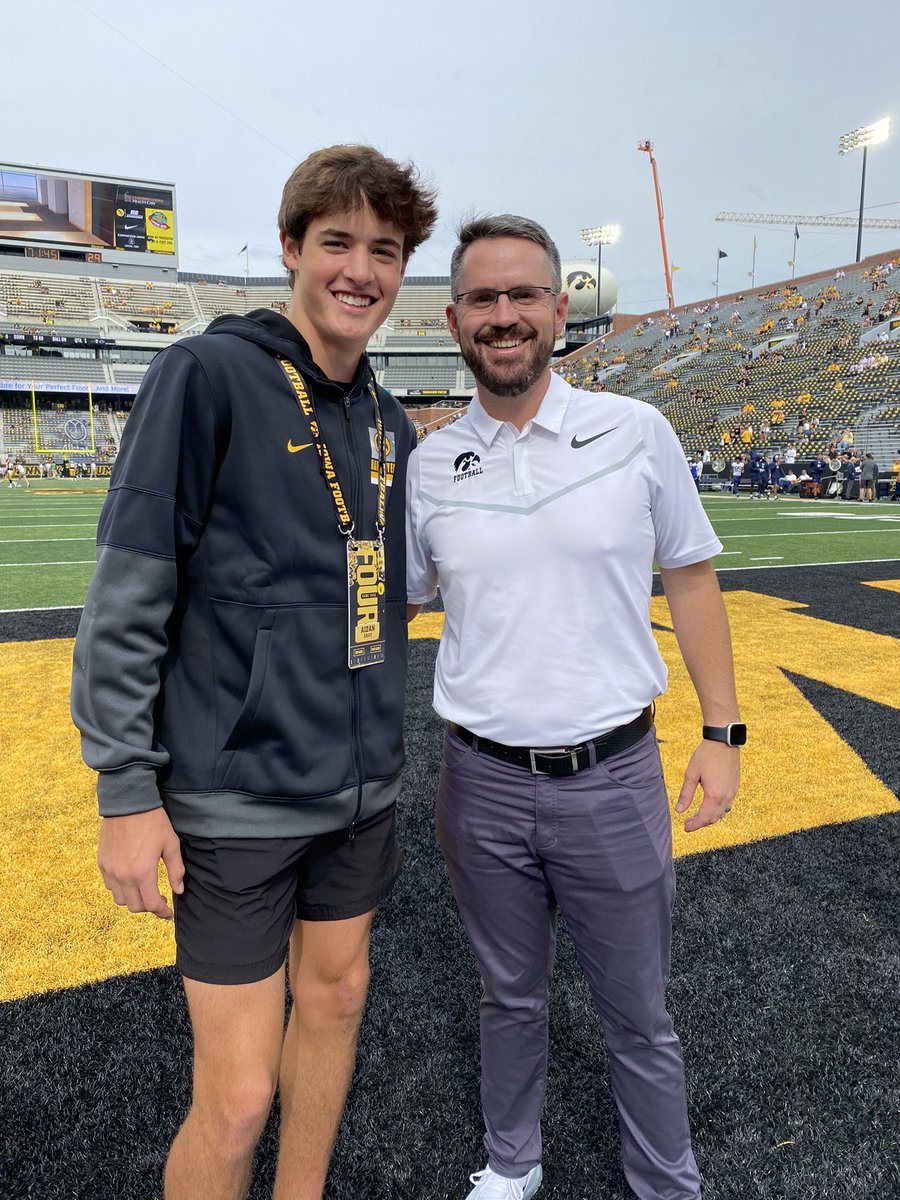 AidanGray05's tweet photo. Had an amazing time this past weekend in Iowa City! Thank you @TylerBarnesIOWA and @CoachSWallace for having me. #GoHawkeyes ⚫️🟡
@HawkeyeFootball @HuskieFB @HuskieStrength @BlairRIVALS https://t.co/Cj3IecWPOx