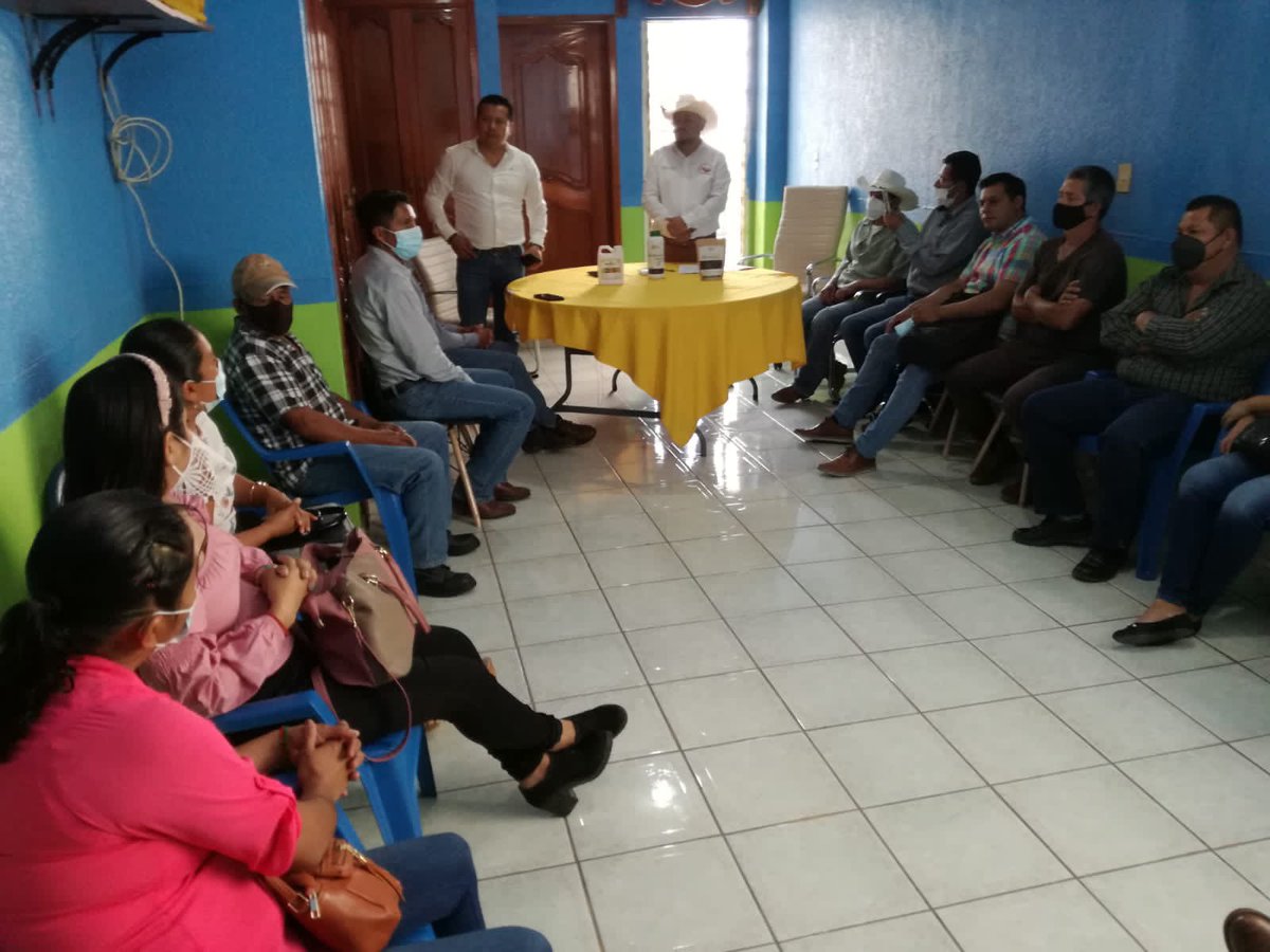 confenacam's tweet photo. Toma de protesta del Consejo Directivo Municipal de COPAINALA Chiapas de mano de nuestro Presidente Nacional Ing Marco Antonio Esquivel Gómez en compañía de nuestra Secretaria General Lic Rosana Gómez Moral de nuestra Familia #CONFENACAM. https://t.co/ljszWLSz8e