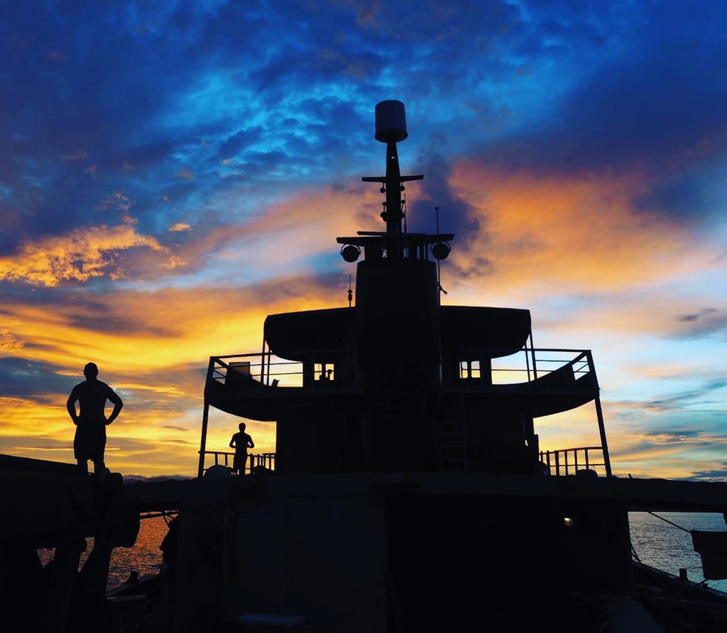 PeteBethune's tweet photo. Cracker #sunset. #modoc #captainpete #earthrace #notallbeerandskittles https://t.co/DQOXTm8B0f