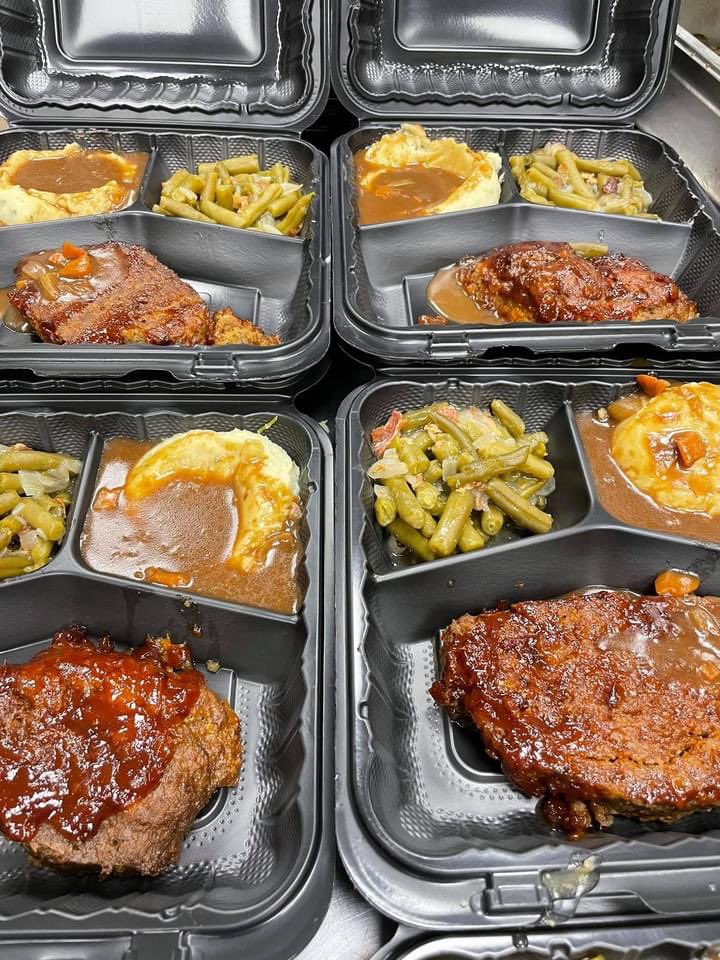 hopingheart's tweet photo. @TheWashOPS We @journeybiblekc love you and are praying for you! Thank you for all you do for your students and in our community♥️ #kindnesskitchen put a lot of love in your meal! #weloveourschools #opsmomentsthatmatter #adoptaschoolpartner https://t.co/K9rRZX6RKz