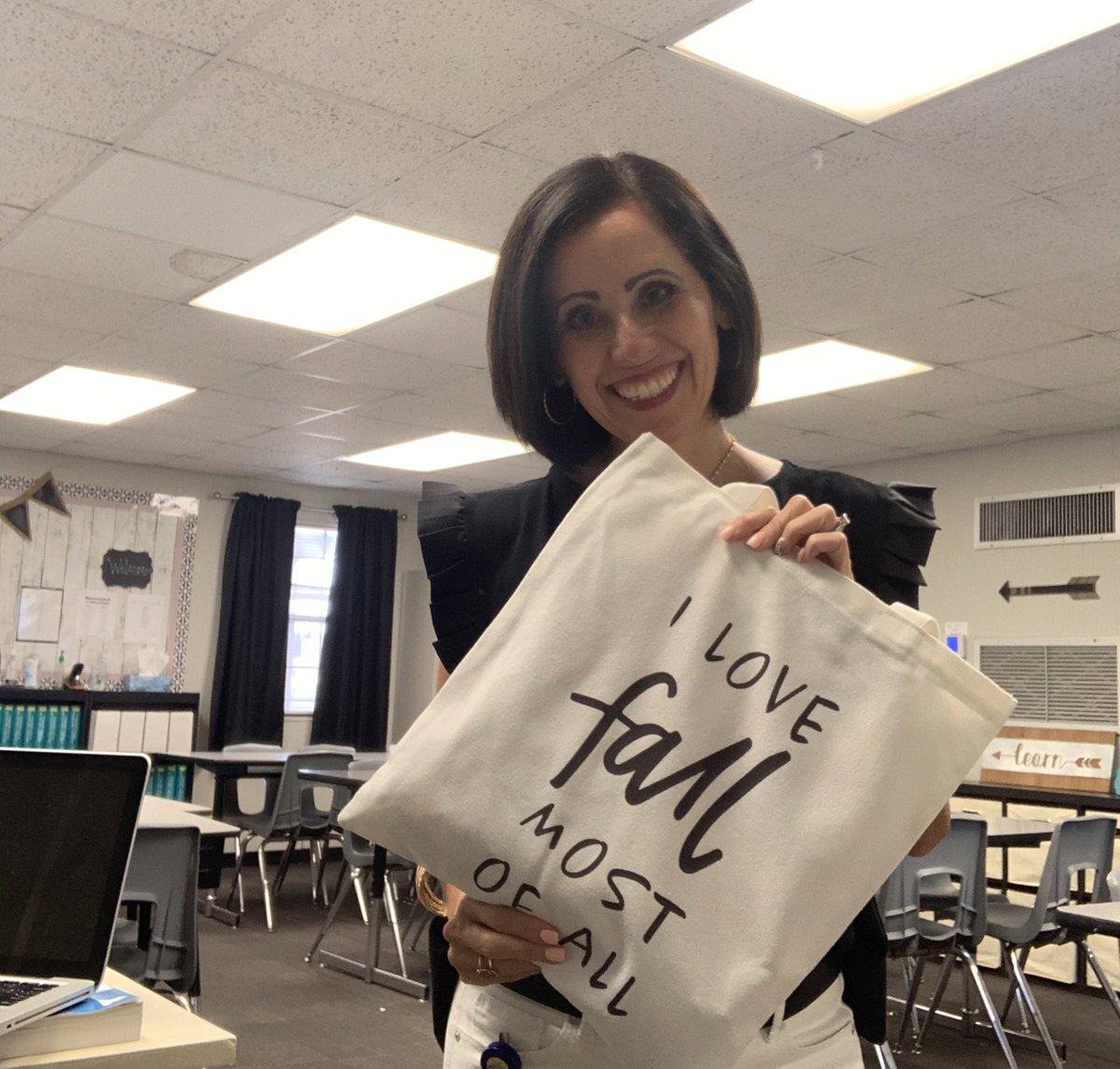 MrsLSmithHMS's tweet photo. My Boo Treat is the best!! I love the Boo Game!!🎃 
@Hudson_Hawks #lovemyschool https://t.co/7KGQzG3slv