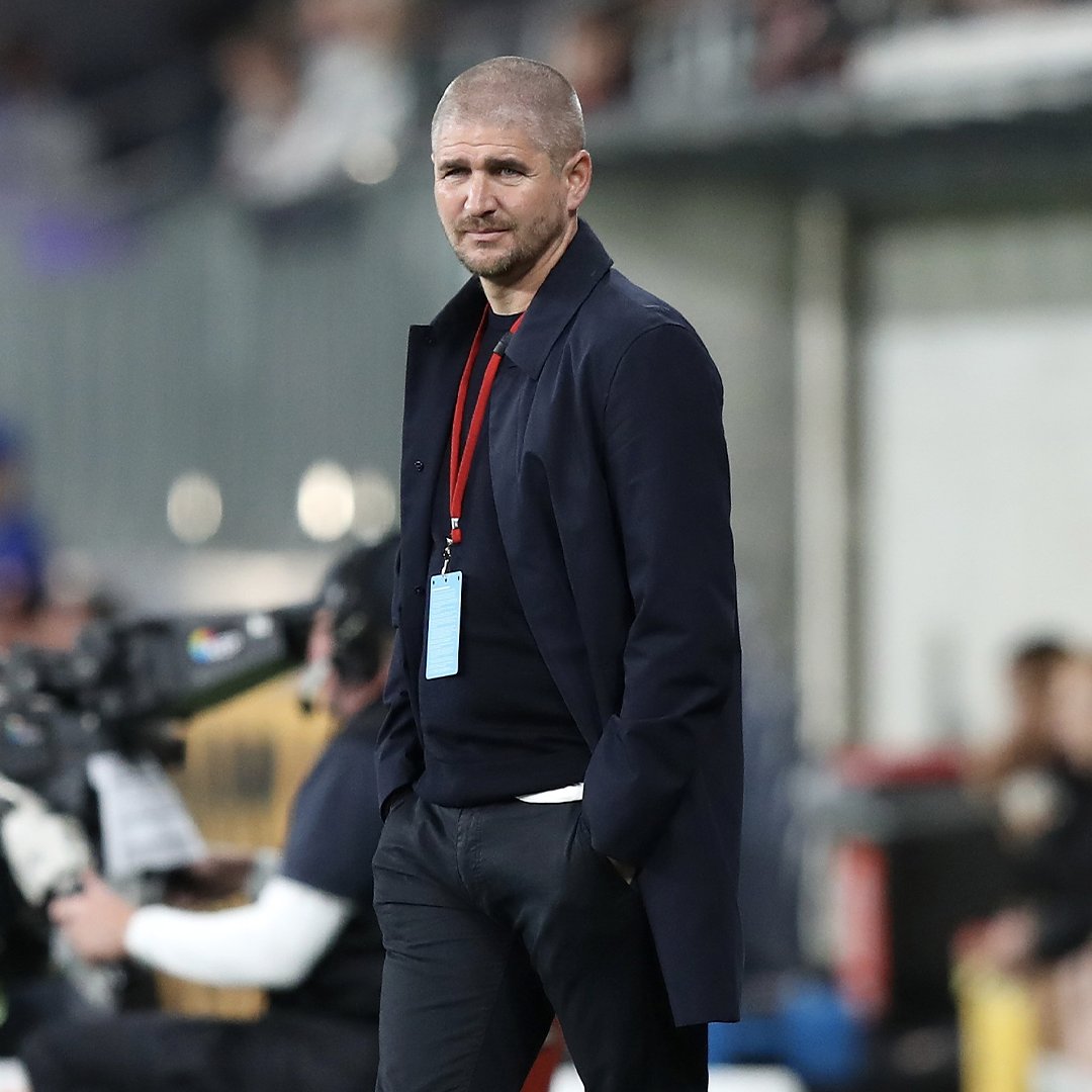  Happy Birthday to head coach Carl Robinson! 