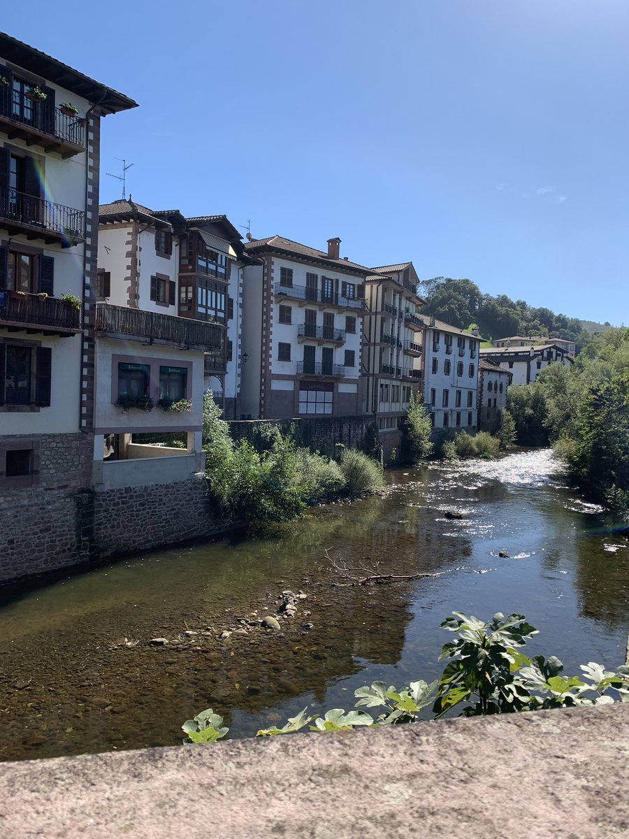 Lorenarb90's tweet photo. Qué viaje tan bonito el de este puente. Euskal Herria 💚 https://t.co/Dhl4CrYjzf