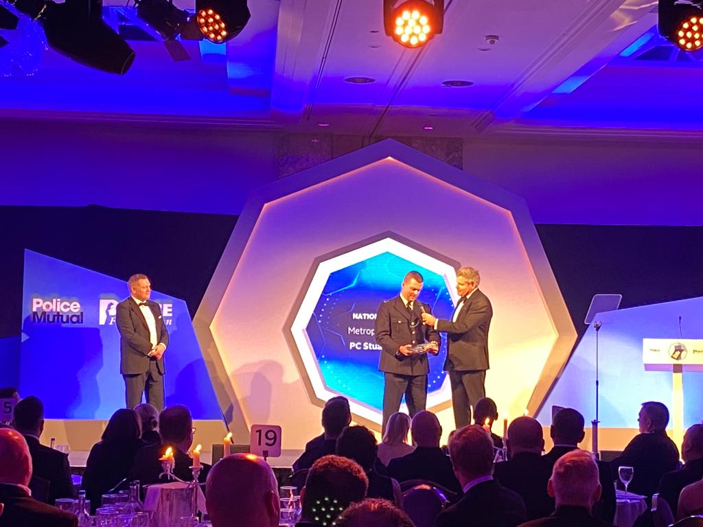 PFEW_HQ's tweet photo. Congratulations to PC Stuart Outten, winner of the overall National #PoliceBravery Award 2020 👏

Despite suffering multiple stab wounds and skull fractures, PC Outten still managed to disable an attacker armed with a machete to protect the public. 

@PoliceMutual @metpoliceuk https://t.co/Q6ebdRObSs