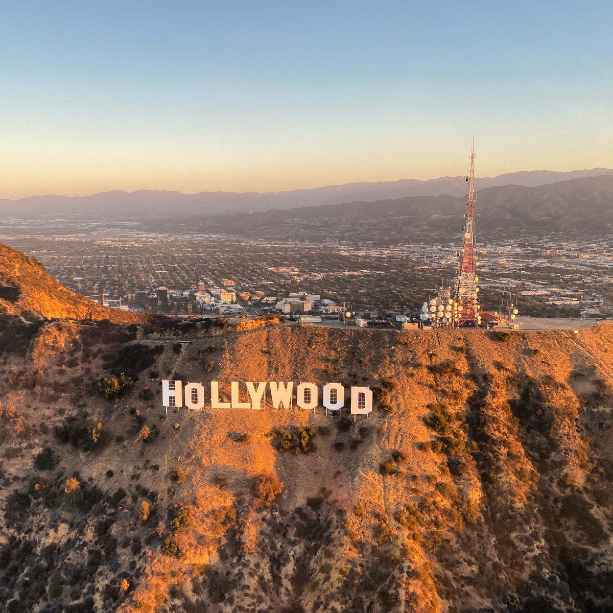 abc7gabe's tweet photo. #JustTouristThings #hollywood #HollywoodSign #NewsChopper4Alpha https://t.co/vyAVeIZRrC