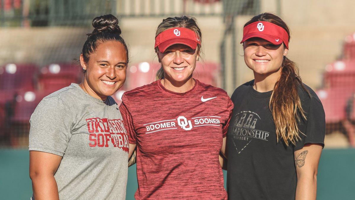 𝐓𝐡𝐞 𝐠𝐚𝐧𝐠'𝐬 𝐚𝐥𝐥 𝐡𝐞𝐫𝐞 😁 

Welcome to the staff Kristen Zaleski, Fale Aviu and Shannon Saile! 

#ChampionshipMindset » bit.ly/SBStaffAdditio…