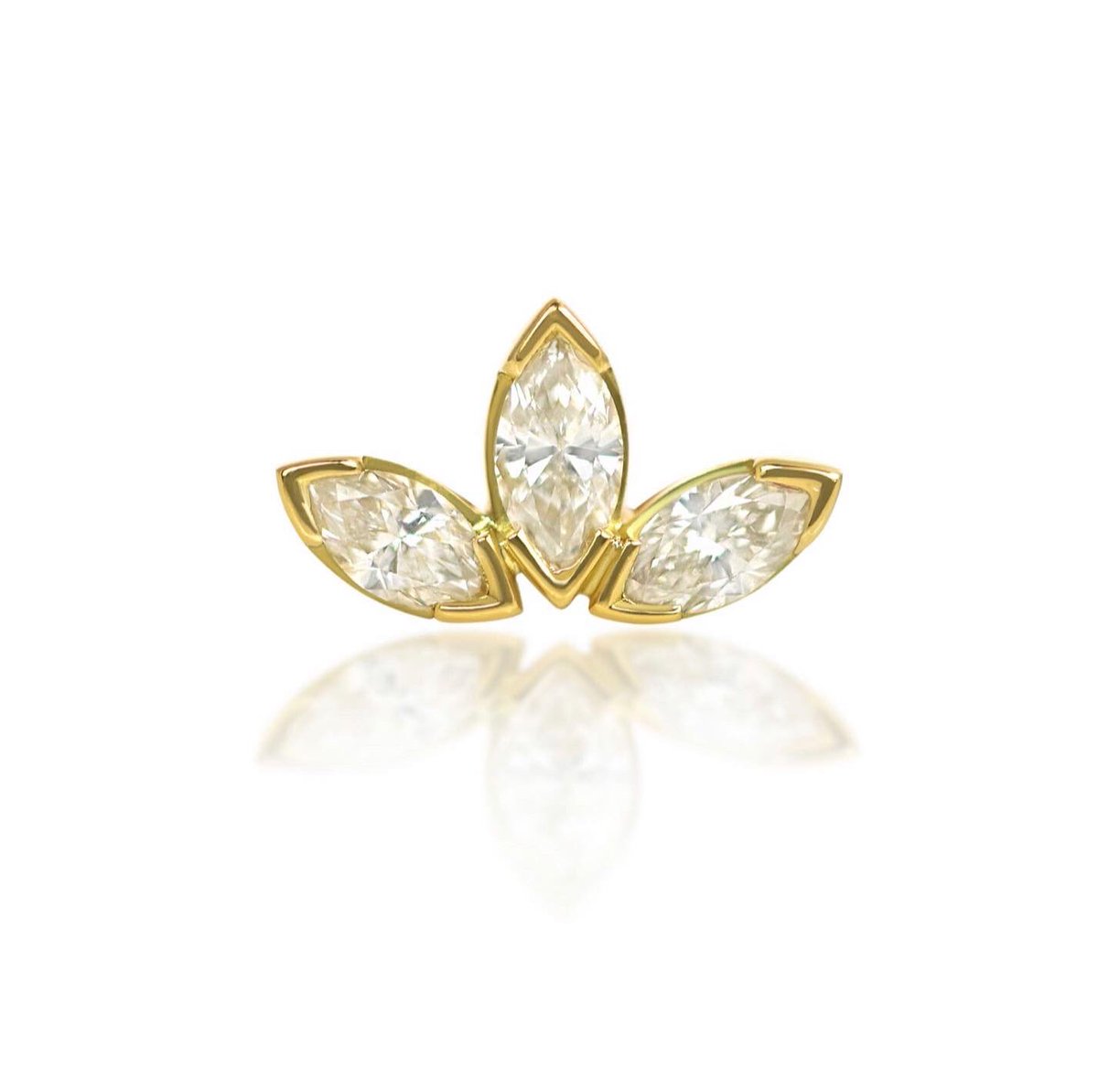 LenaJewellery's tweet photo. 18K Gold Diamond Lotus Piercing Stud

https://t.co/mGUkjhdwPv

#earpiercing #piercing #newpiercing #lotuspiercing #diamondpiercing #lenacohenjewellery #cartilageearrings #stylishpiercing #helix #earrings #jewelry #finejewelry #jewellery #luxurypiercing #lenacohen https://t.co/FKfBGh0PWC