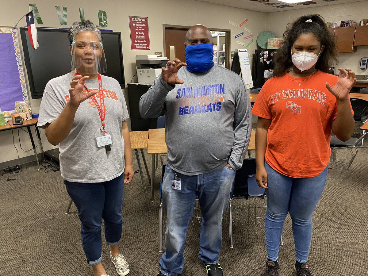 AVIDizedNMS's tweet image. NMS College Week | Twinning in our SHSU gear! Eat’m Up Kats! @AVIDizedNMS @SuperStallions @Sheldon4AVID