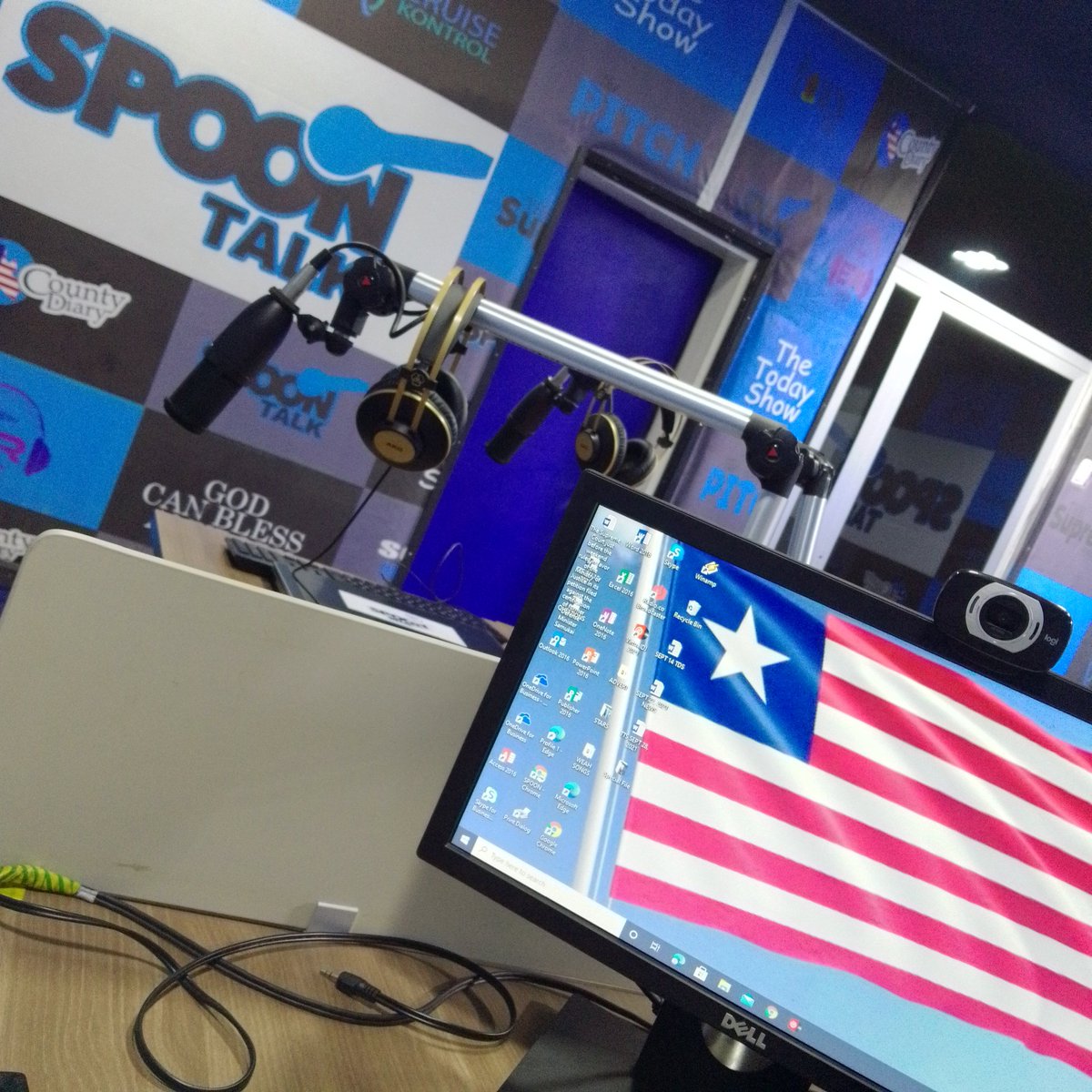 goldencandygir1's tweet photo. Studio time 
#SpoonFM https://t.co/Ewykhc2Cqk