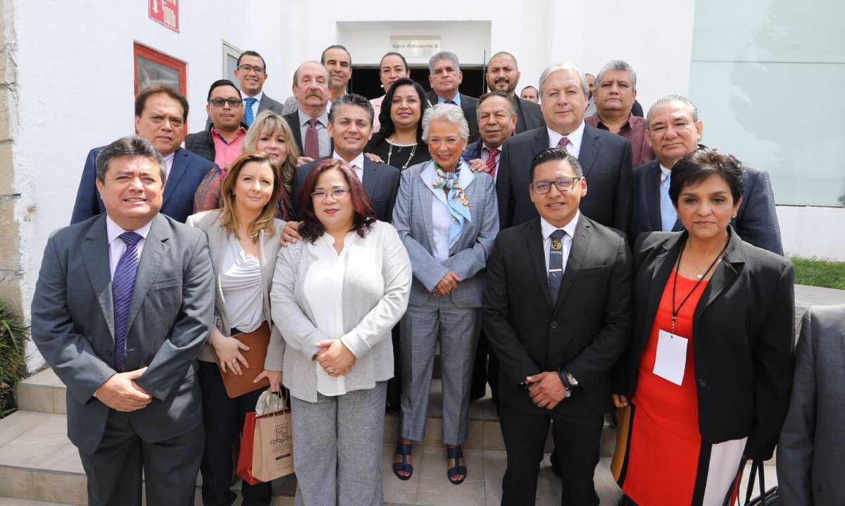 PaulinaTellezM's tweet photo. Gracias a todos los Defensores públicos del país! Que diario entregan su talento por todas las  personas que buscan justicia. 5 de marzo ahora será su Día Nacional!  felicidades!! https://t.co/kfEb6fwh9w