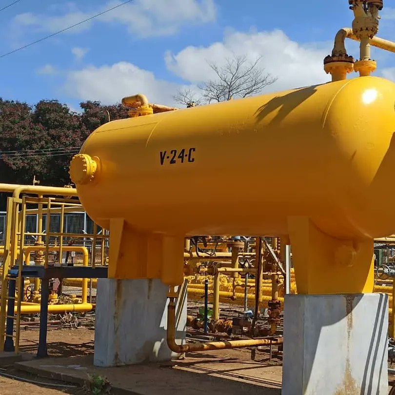 PequivenAMC's tweet photo. Garantizando disponibilidad y confiabilidad de los equipos e instalaciones, talento humano del #CPAMC realiza labores de mantenimiento anticorrosivo; a líneas y separadores en la Estación de Gas V-24, interconexión perteneciente al Gasoducto La Pica - El Tablazo.

@TellecheaRuiz https://t.co/KT0YkuD1v1