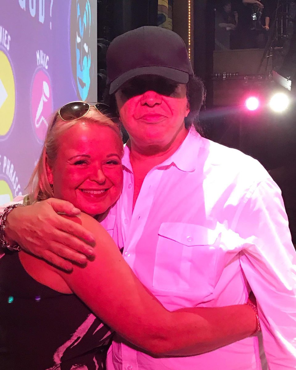 EllaAhola's tweet image. Hug a Bassist Day ♥️ Miss you @genesimmons !! #KISS #TheDemon #GeneSimmons #TheKISSKruise