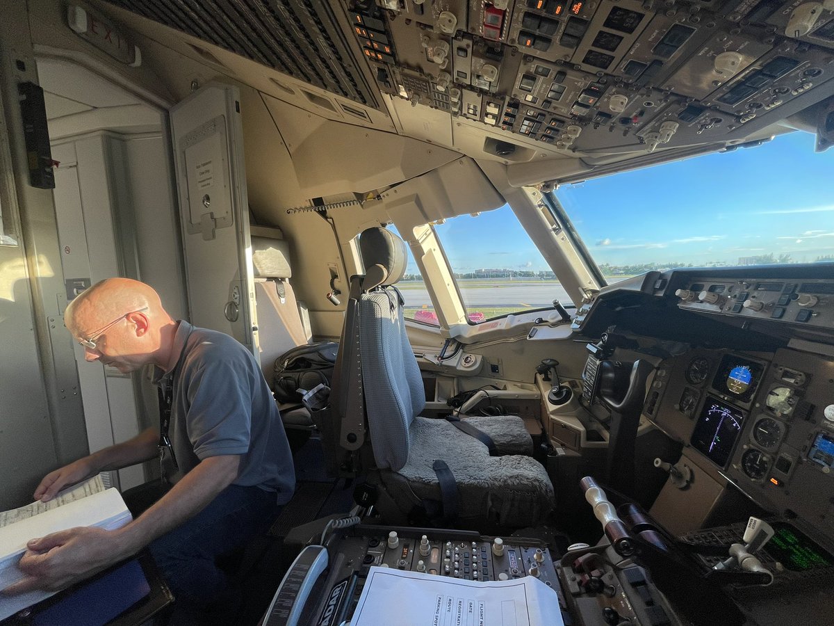SteveNomadic's tweet photo. CC-CXE, which is in the PAX configuration (sort of) has been running as a cabin freighter during Covid-times awaiting its conversion slot. The guys are sweeping it up and cleaning it out for us prior to departure. https://t.co/uBzF77GgSz