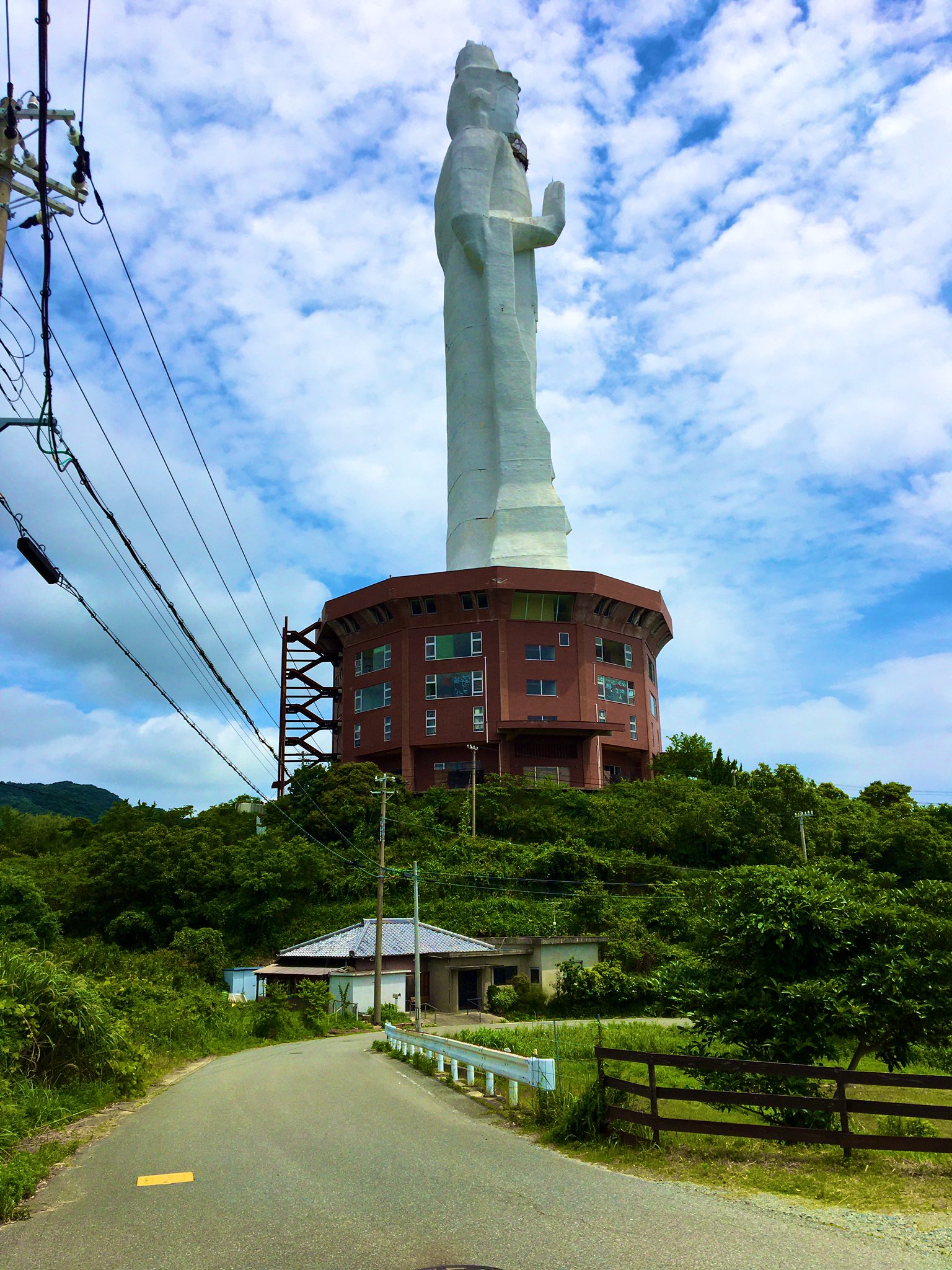 しかずきん 兵庫県 淡路島 世界平和大観音様と民家 世界平和大観音 ６月 撮影 T Co Foy7jr0hfm Twitter