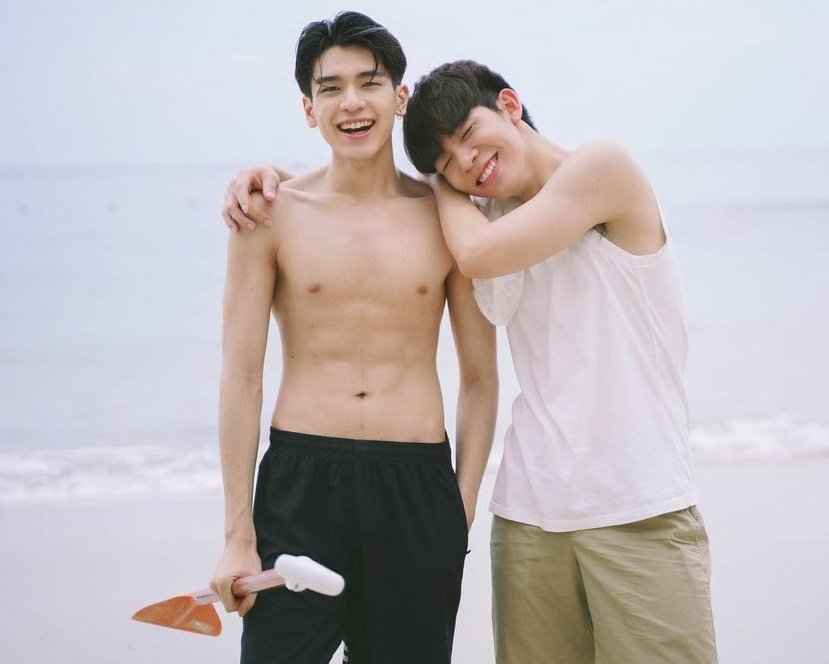 NotiBLOficial's tweet photo. 🚨PRÓXIMAMENTE🚨
#PieSaranvut y #DongThanabat como el #CHINU, en nuevas imágenes para el próximo BL Tailandés titulado #Restarted_Series (#ขอรักอีกครั้งได้ไหม)
📃: Una amistad se transforma en todo un romance, y aunque se intente deshacer no se logra.
#BL https://t.co/CRDZCS2s1X