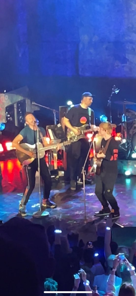 Raynerc113's tweet photo. Suprise appearance from Ed Sheeran at the Coldplay Gig. Fabulous!
#Coldplay
#EdSheeran
#o2sbe https://t.co/8QteZ9Xg5m