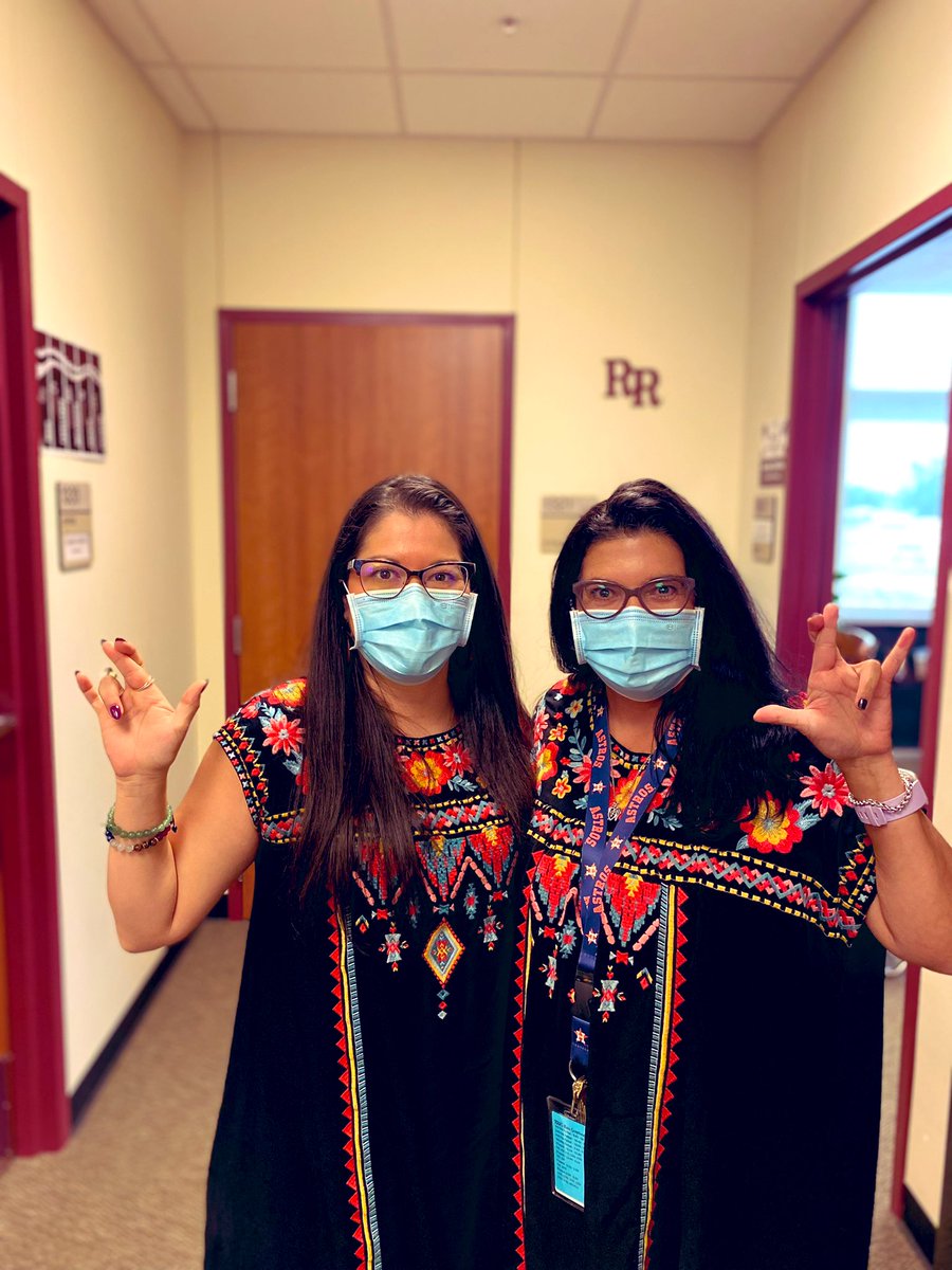JandaCastillo's tweet photo. Twinning is Winning @DragonNationRR! #GoRock #BeatTheMavs #RRHOCO21 #wevegotspirityeswedo @Olliemo01 @TammyKayMunguia https://t.co/GXXmiCtMAk