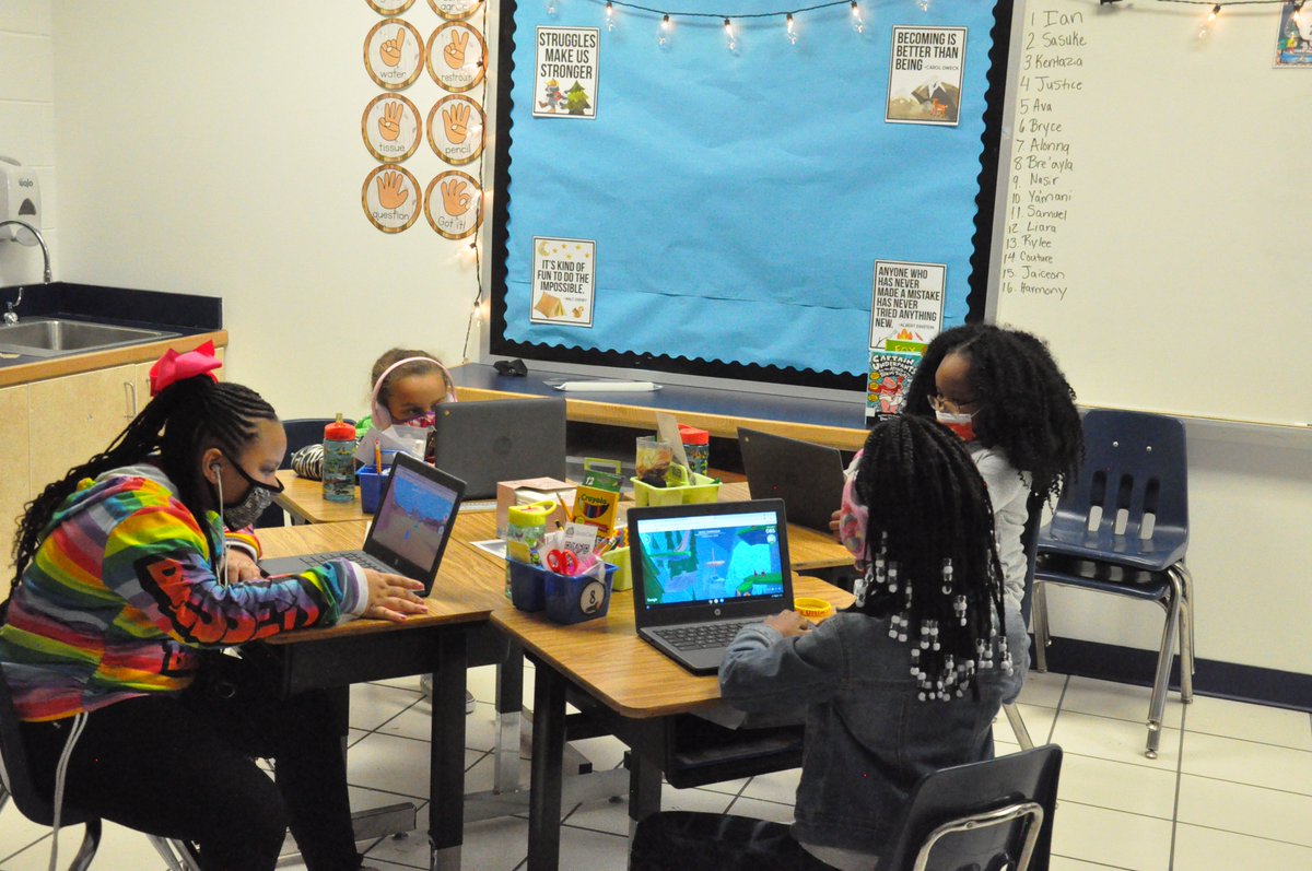 KevinRickard4's tweet photo. Next week is Digital Citizenship Week and we got a head start today in Mrs. Sanchez's class with @google #BeInternetAwesome #KindnessKingdom https://t.co/9vDnvARFvU