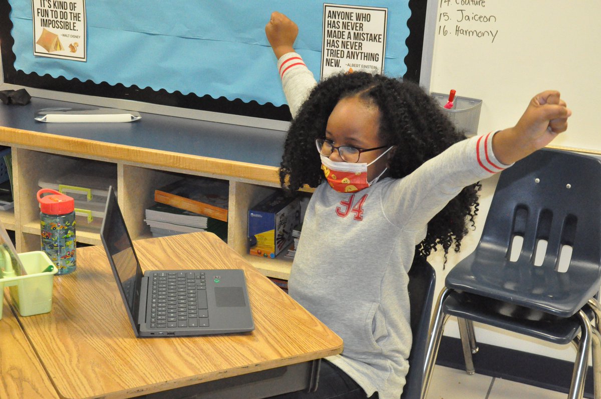 KevinRickard4's tweet photo. Next week is Digital Citizenship Week and we got a head start today in Mrs. Sanchez's class with @google #BeInternetAwesome #KindnessKingdom https://t.co/9vDnvARFvU
