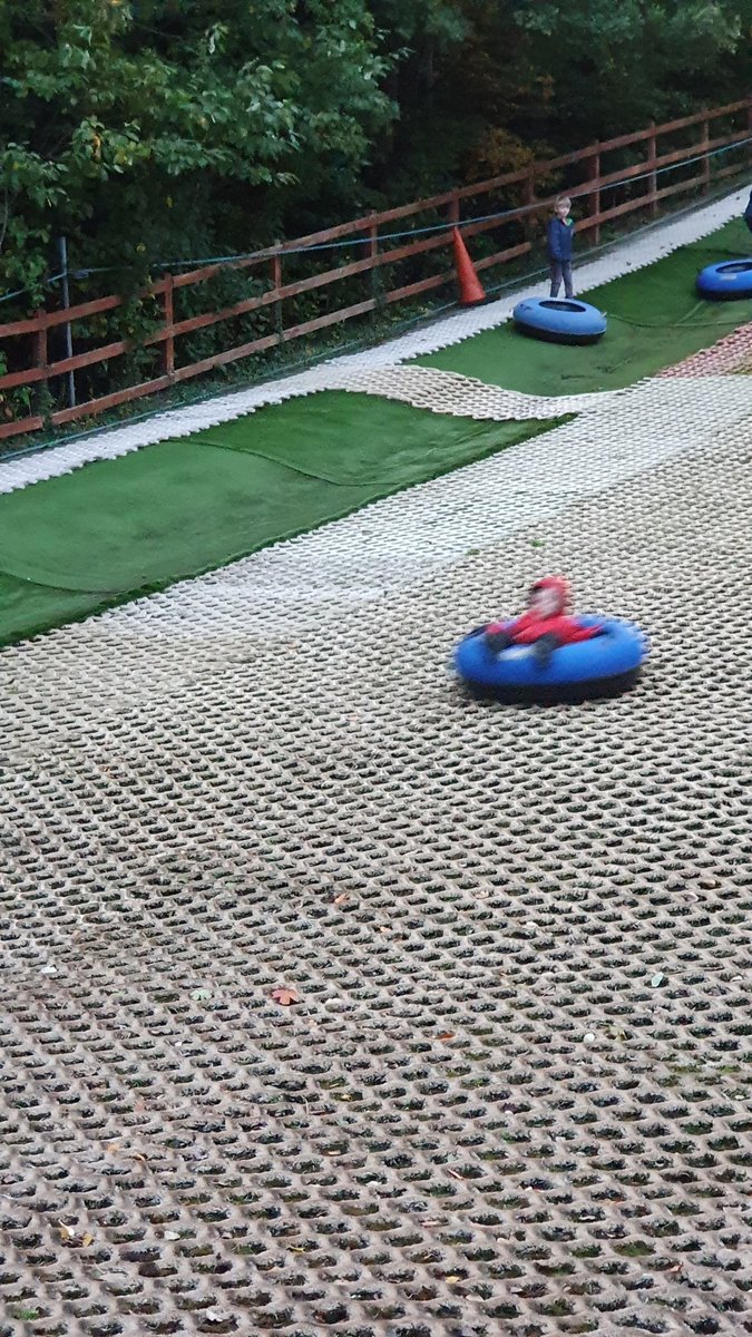 Belmontscouts's tweet photo. Beavers had an excellent night Snowtubing @WhickhamThorns Thank you for a great night. https://t.co/8VQCzXHUAe