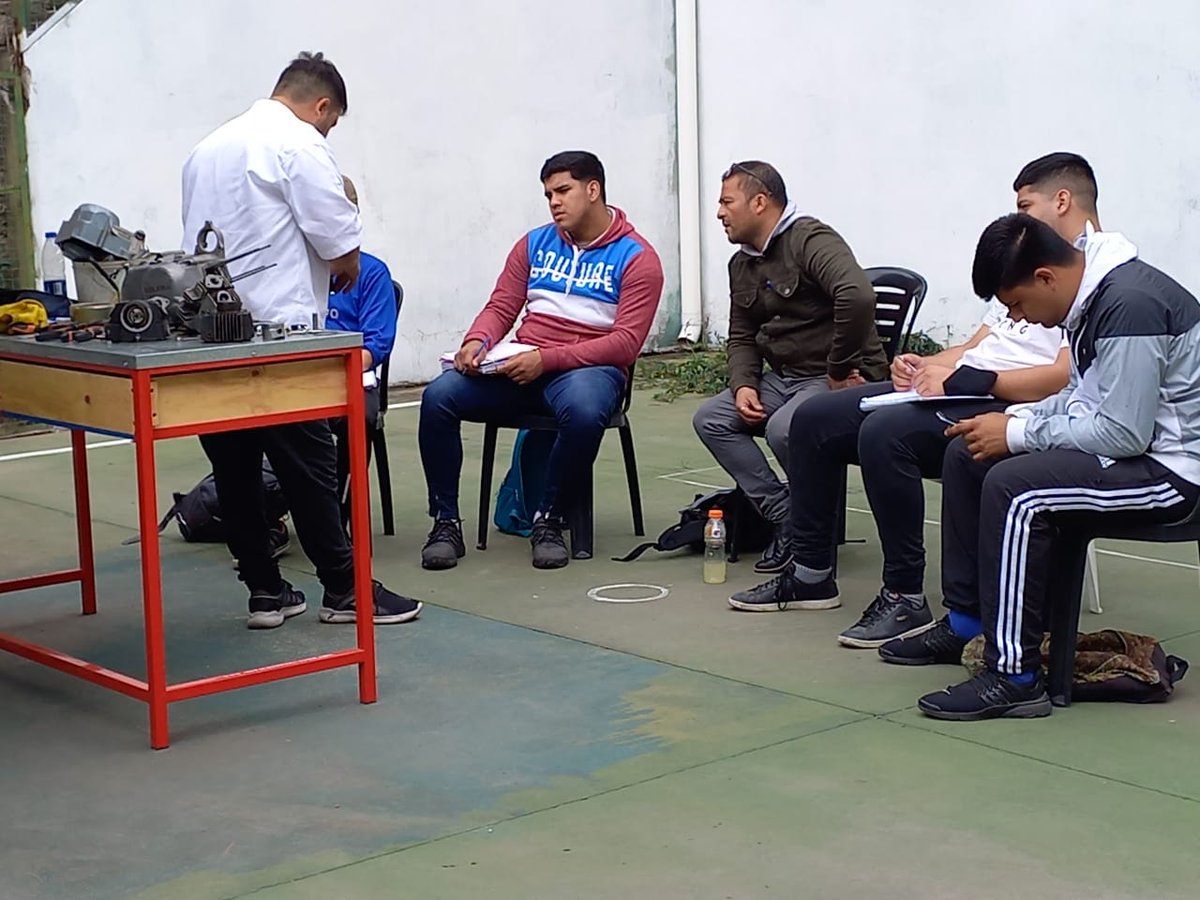 PCepba's tweet photo. Con @cepba dimos inicio en el día de hoy a un nuevo curso de Mecánica de Moto en Berazategui. El mismo está impulsado por la Red de Centro de Formación Profesional de #CEPBA, el MTEySS de la Nación y FOCAVA. @MinTrabajoAR @camarafocava @FDGaldos https://t.co/yzKrciIYur