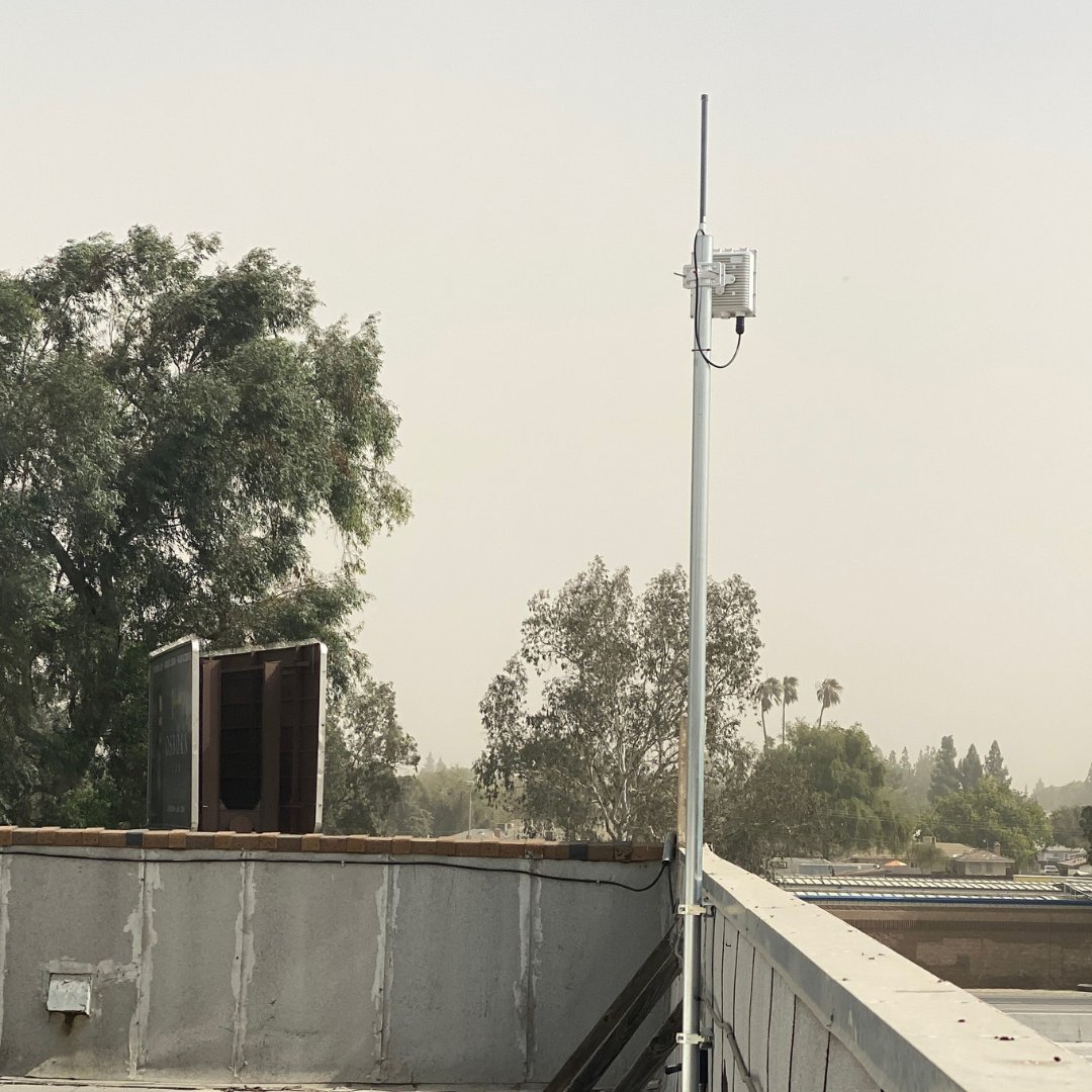 Spread_Networks's tweet photo. There’s a major dust storm on the horizon in Bakersfield, CA. Think this setup can handle it? 💨 (@kerlink_news Hotspot with @rak_wireless enclosure)
#Helium #HNT #IoT #LoRaWAN #ThePeoplesNetwork #Proinstall #mintPRO
@Helium https://t.co/pkyHleoZLM