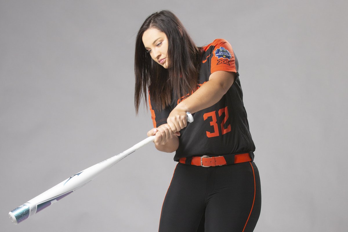 Bottom 4 I <a href="/shaeda11/">“Bow” Michaela</a> rakes one over the left field wall for a two-run homer and the lead is up to six‼️

🐯 - 0
🤠 - 6

#MovingForward | #GoPokes