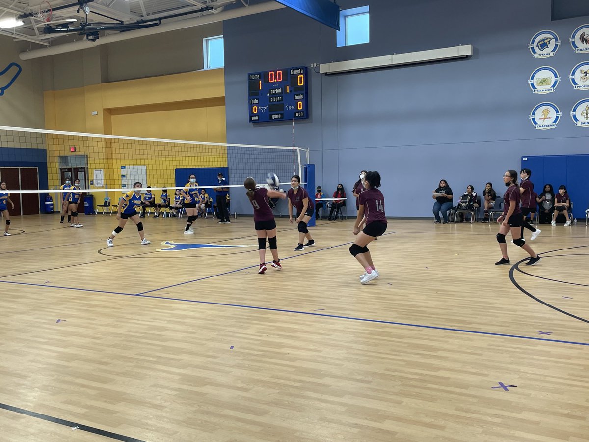 MTribSAEducator's tweet photo. ⁦@LighthouseSA1⁩ MS VB versus IDEA Brack. Go Seahawks!!!! #teamwork https://t.co/1u17E9xtxc