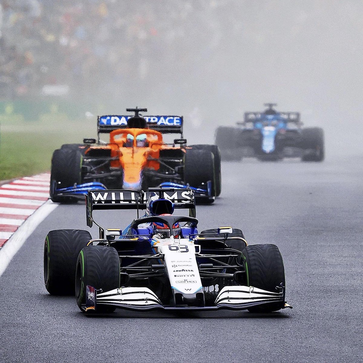 WilliamsF1_'s tweet photo. Qualifying has begun in Sochi for the @F1League_ race!!! https://t.co/HLpnkBTrIy