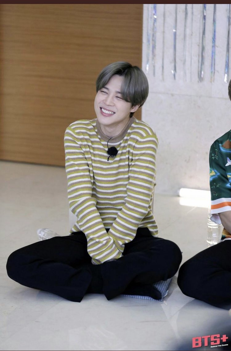 springpjiminie's tweet photo. Feliz aniversário te amo 
#HappyBirthdayJimin #JIMINDAY https://t.co/HP95hIVLjw