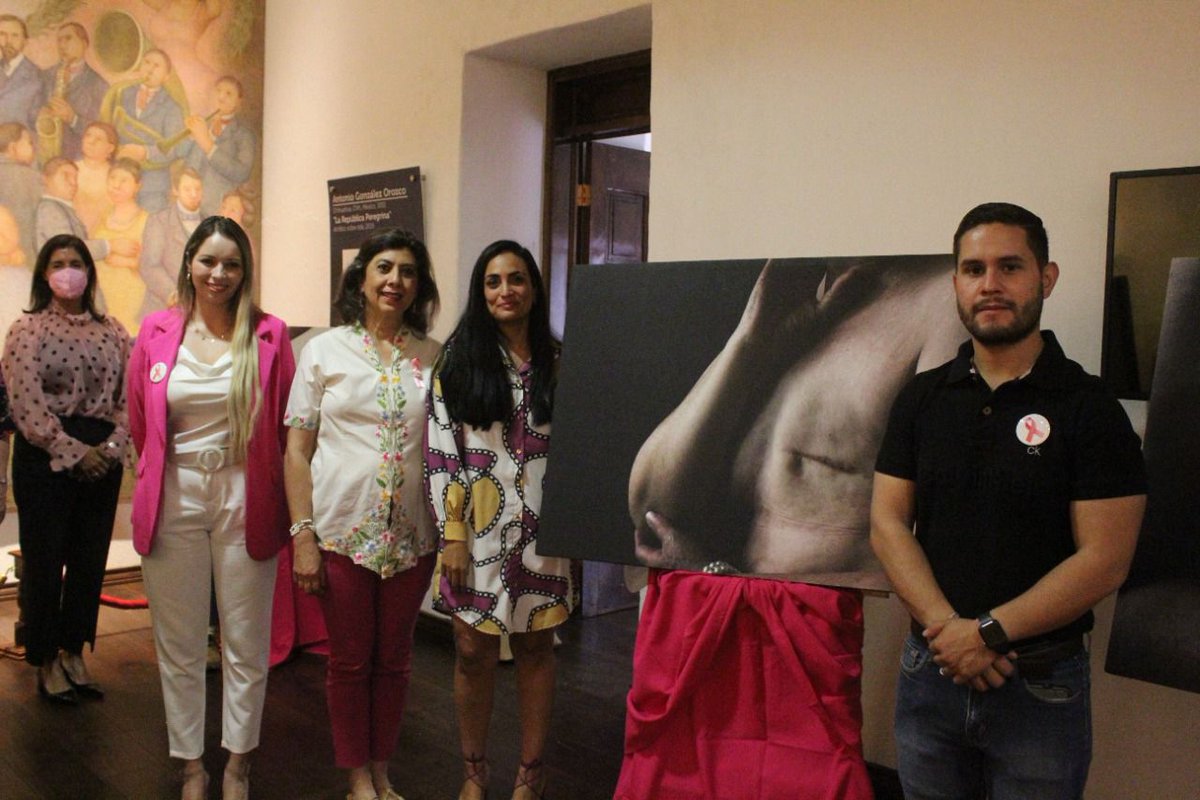 MujeresParral's tweet photo. Hoy tuvimos el honor de participar en la inauguración de la galería fotográfica de Rosas Rosas, titulada "Victoriosas" la cual retrata la batalla que día con día afrontan estas valientes mujeres en su lucha contra el Cáncer. https://t.co/ayUvhCWo6N