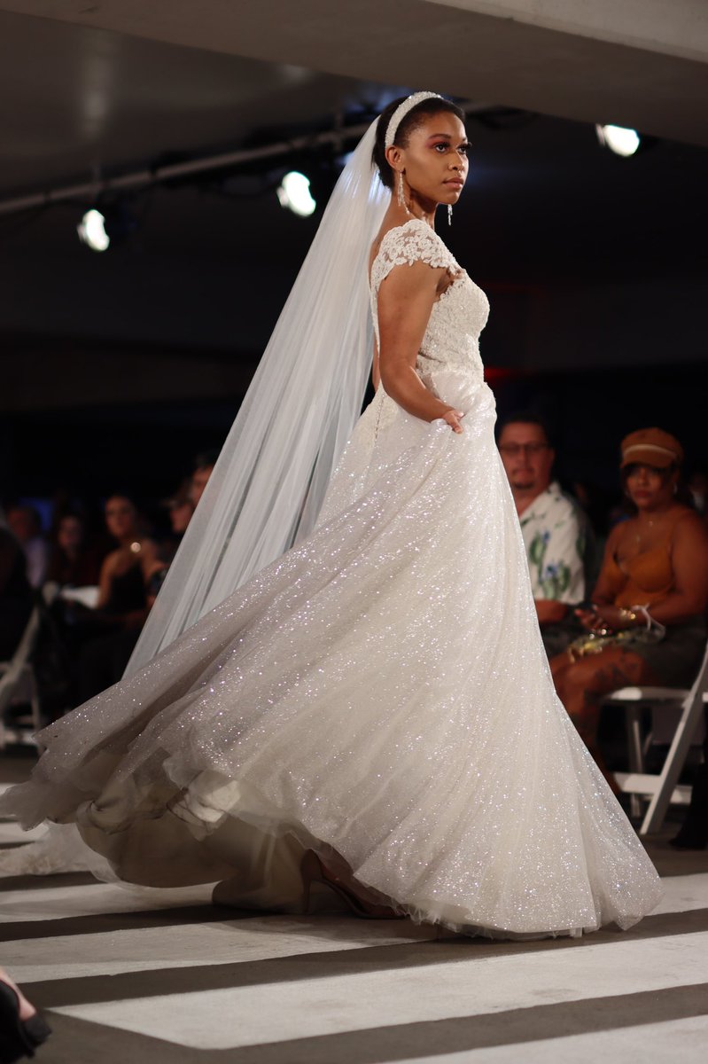 Happy #PortfolioDay from some of my favorite photos from <a href="/KC_fashionweek/">KC Fashion Week</a> 2021 📸💕